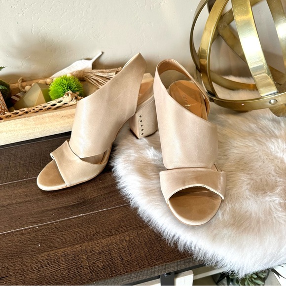 Sundance Catalog Tan/cream Block Heels Size 41 EU SIZE 10 US - Picture 2 of 7